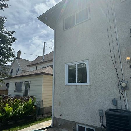 Villa Walking Distance To St Boniface, Easy Parking Winnipeg Exterior foto