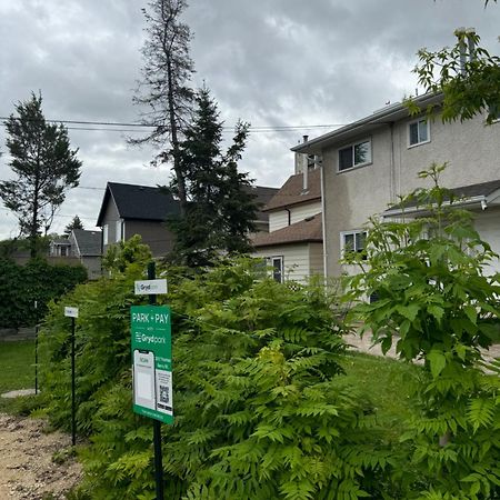 Villa Walking Distance To St Boniface, Easy Parking Winnipeg Exterior foto
