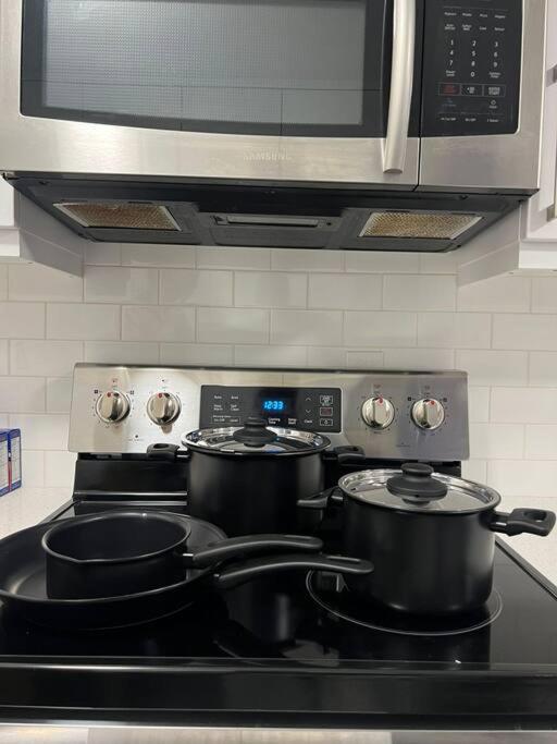 Villa Walking Distance To St Boniface, Easy Parking Winnipeg Exterior foto