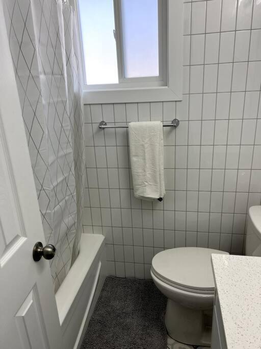 Villa Walking Distance To St Boniface, Easy Parking Winnipeg Exterior foto