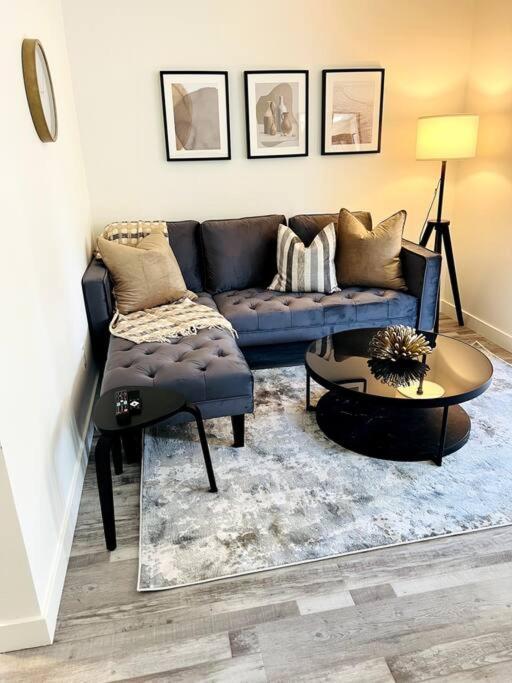 Villa Walking Distance To St Boniface, Easy Parking Winnipeg Exterior foto