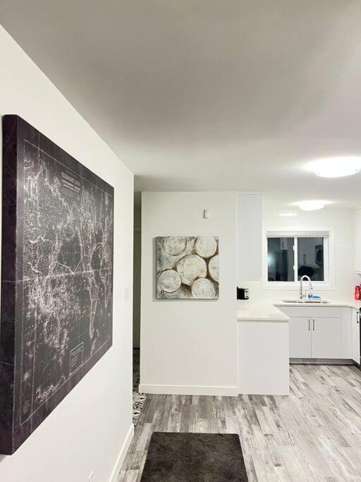 Villa Walking Distance To St Boniface, Easy Parking Winnipeg Exterior foto
